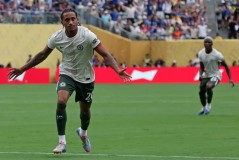 曼联双连胜揭秘：战术调整与阿莫林关键作用